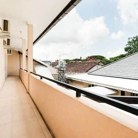 Oyo Life 3398 Griya Rm 19 Syariah Hotel Surabaya Kültér fotó