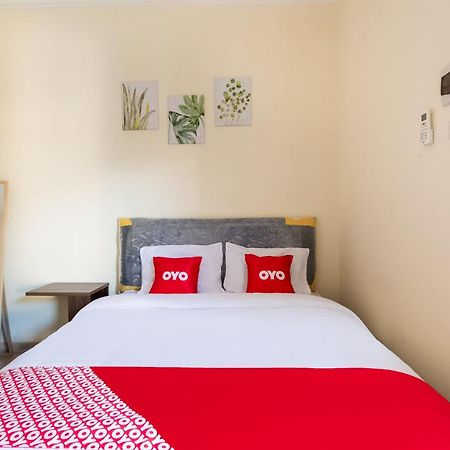 Oyo Life 3398 Griya Rm 19 Syariah Hotel Surabaya Kültér fotó