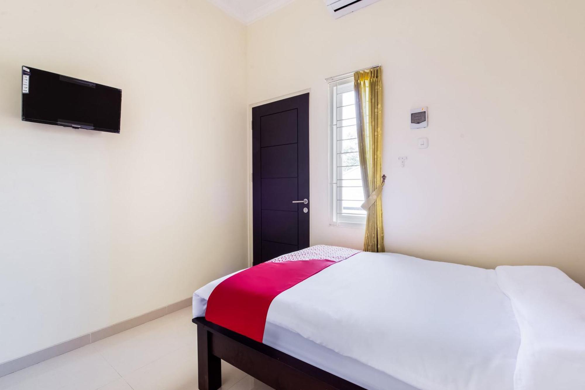 Oyo Life 3398 Griya Rm 19 Syariah Hotel Surabaya Kültér fotó
