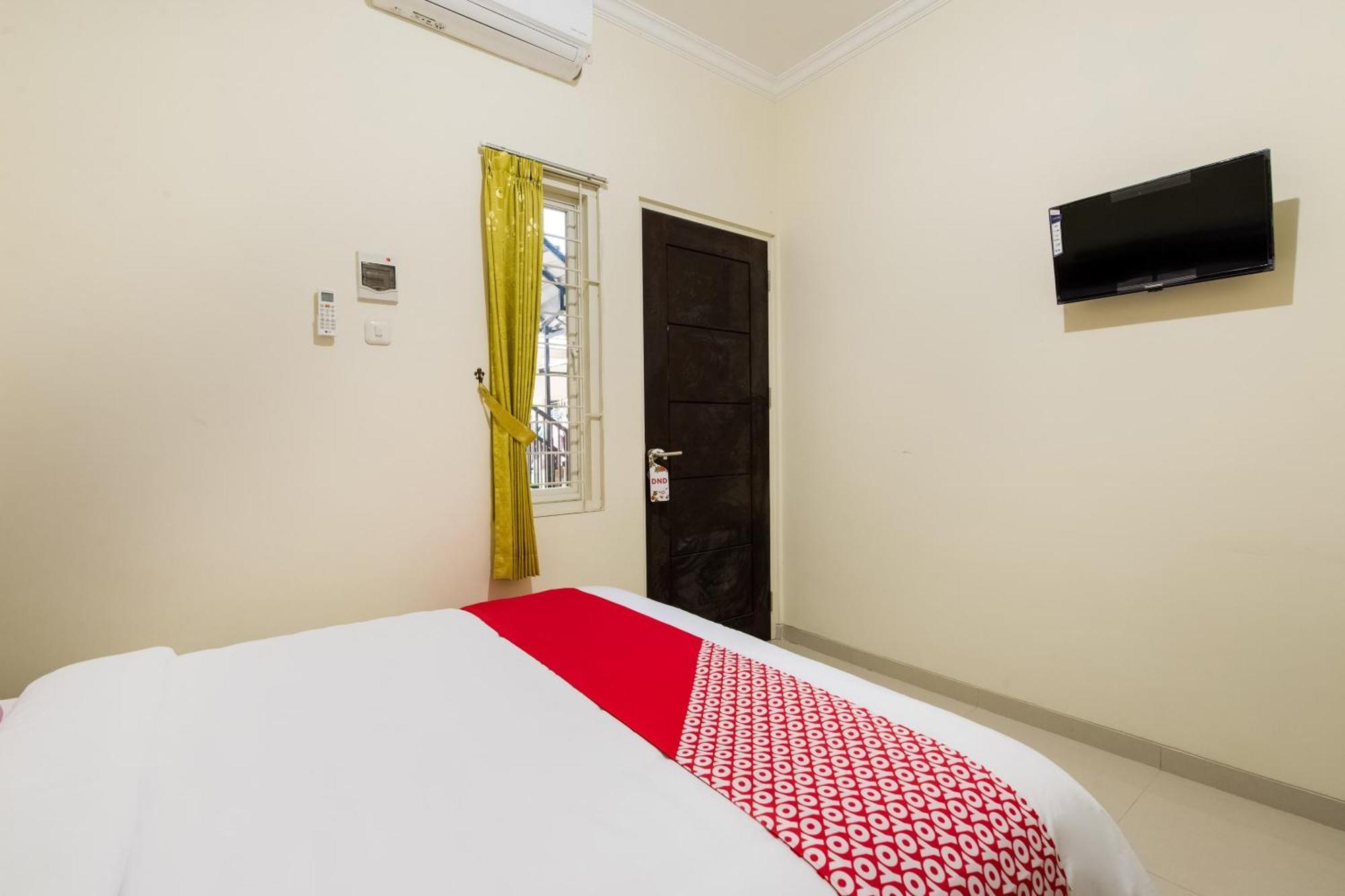 Oyo Life 3398 Griya Rm 19 Syariah Hotel Surabaya Kültér fotó