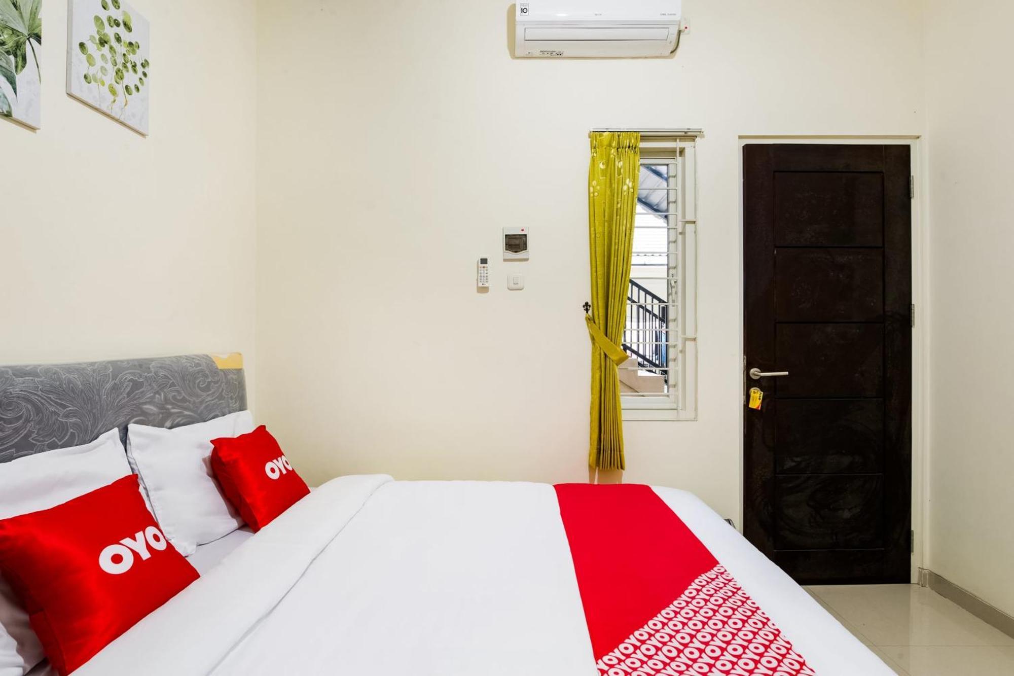 Oyo Life 3398 Griya Rm 19 Syariah Hotel Surabaya Kültér fotó