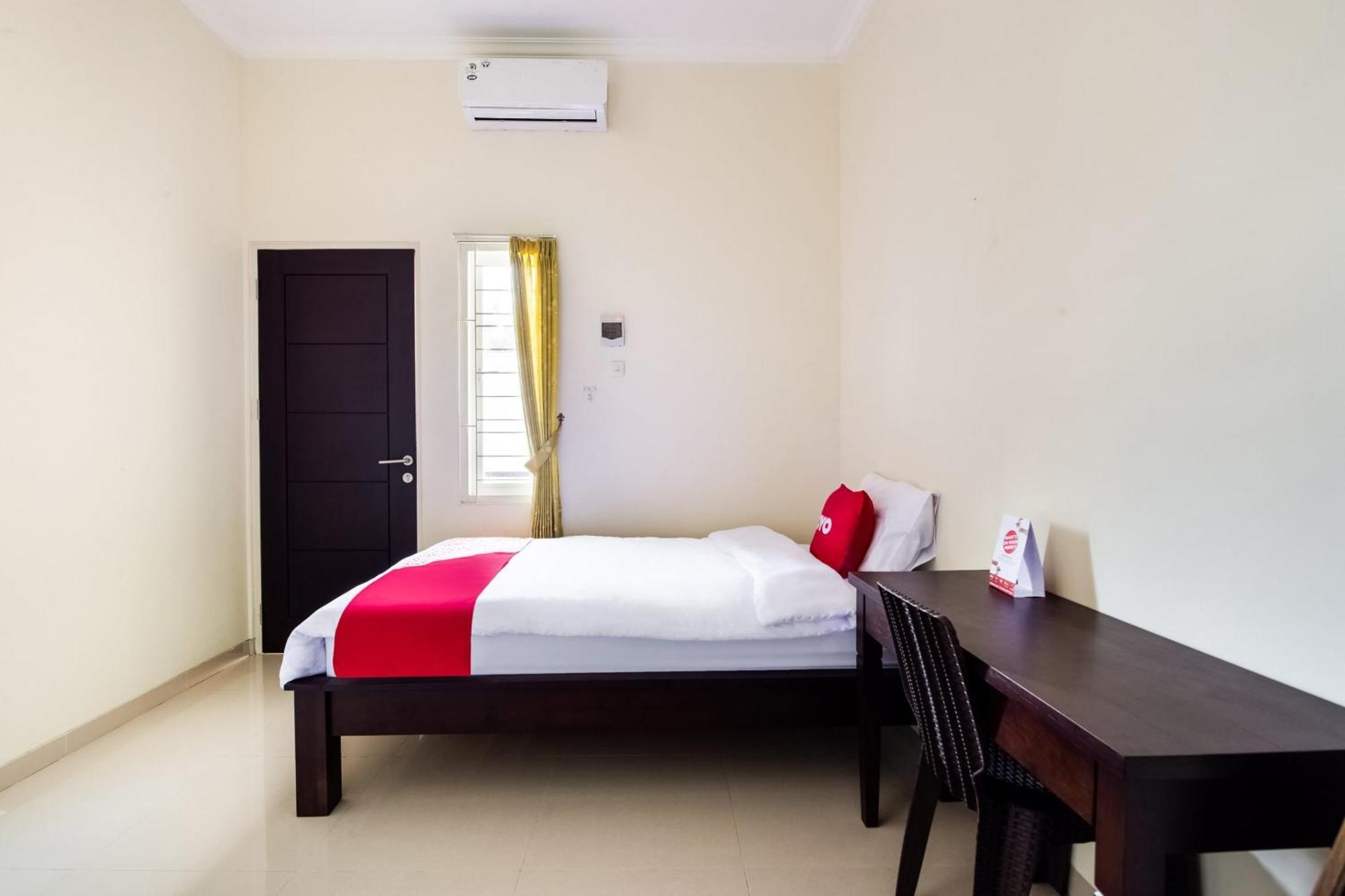 Oyo Life 3398 Griya Rm 19 Syariah Hotel Surabaya Kültér fotó