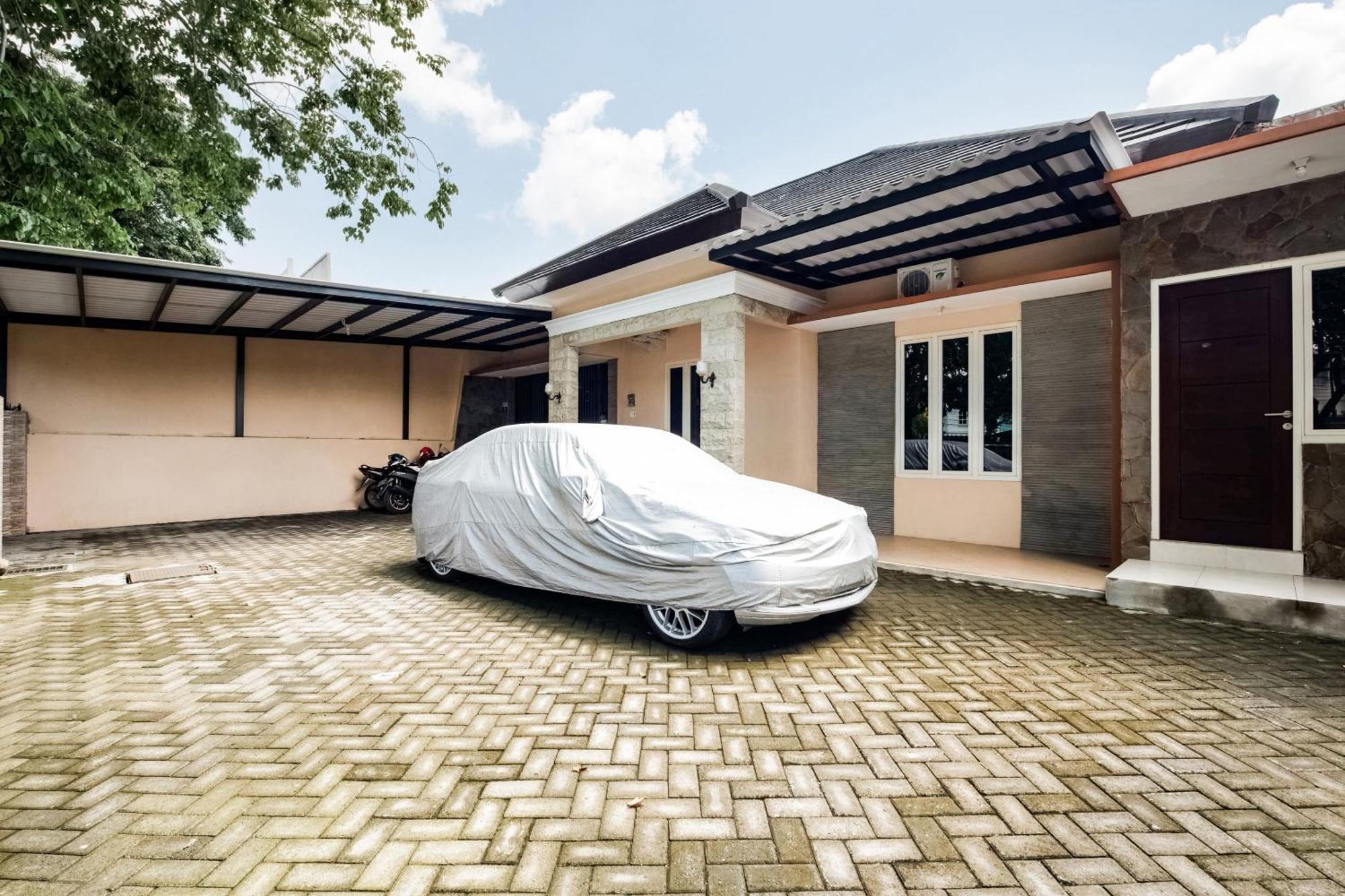 Oyo Life 3398 Griya Rm 19 Syariah Hotel Surabaya Kültér fotó