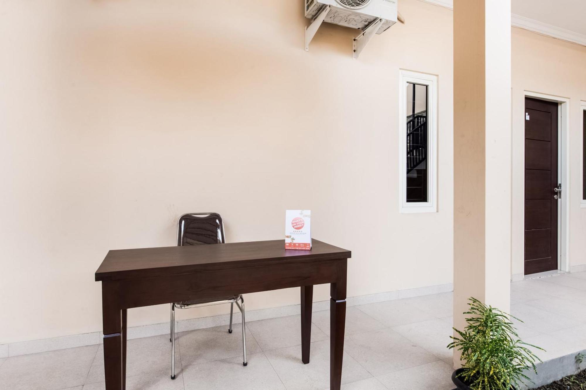 Oyo Life 3398 Griya Rm 19 Syariah Hotel Surabaya Kültér fotó
