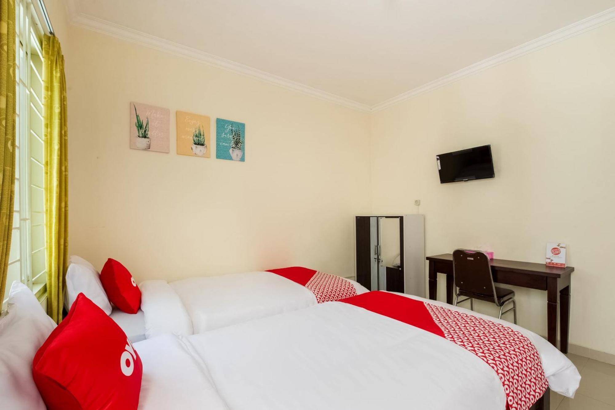 Oyo Life 3398 Griya Rm 19 Syariah Hotel Surabaya Kültér fotó
