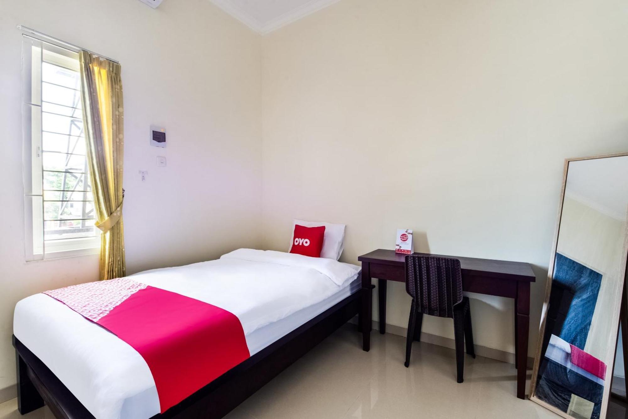 Oyo Life 3398 Griya Rm 19 Syariah Hotel Surabaya Kültér fotó
