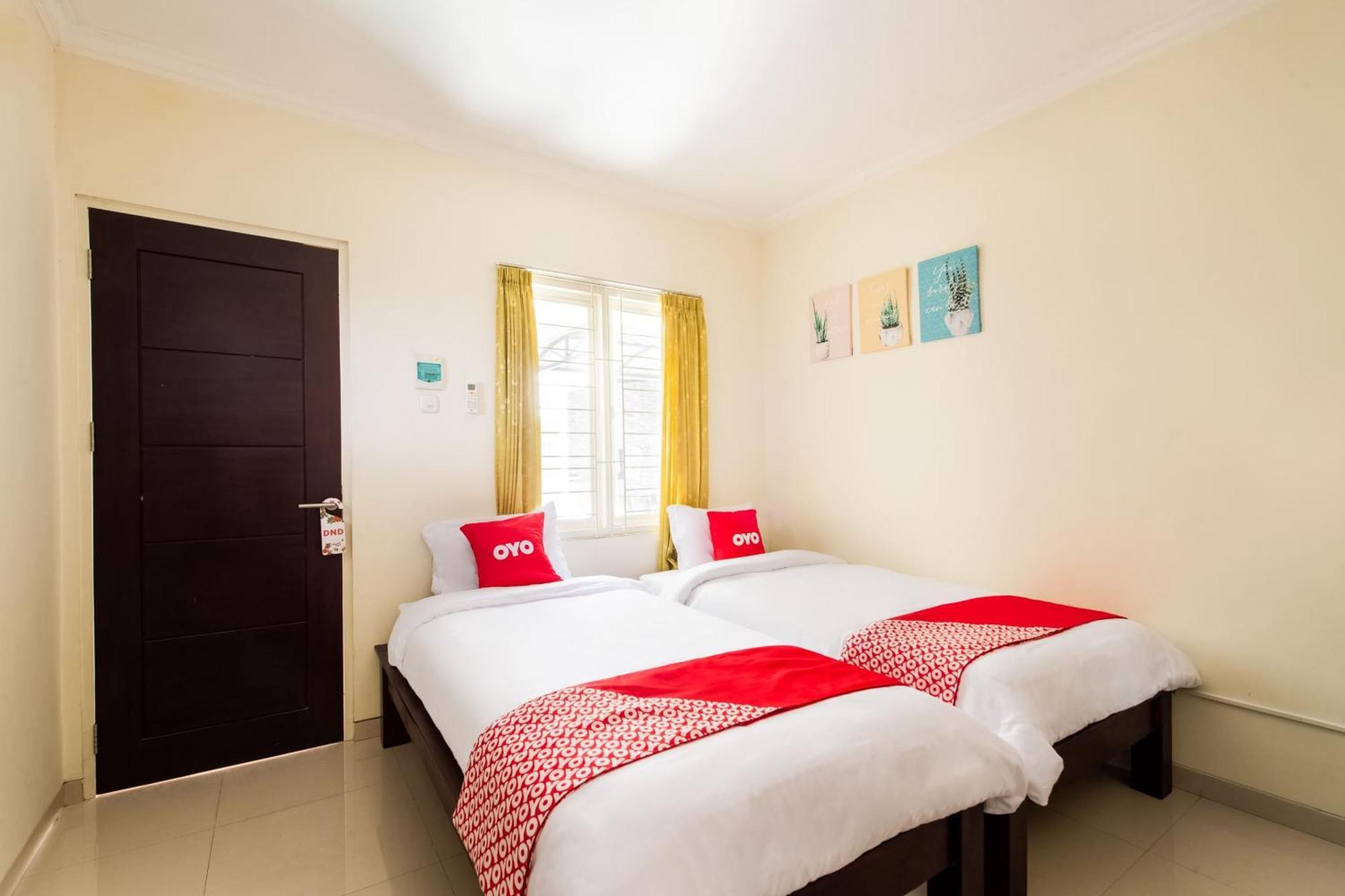 Oyo Life 3398 Griya Rm 19 Syariah Hotel Surabaya Kültér fotó