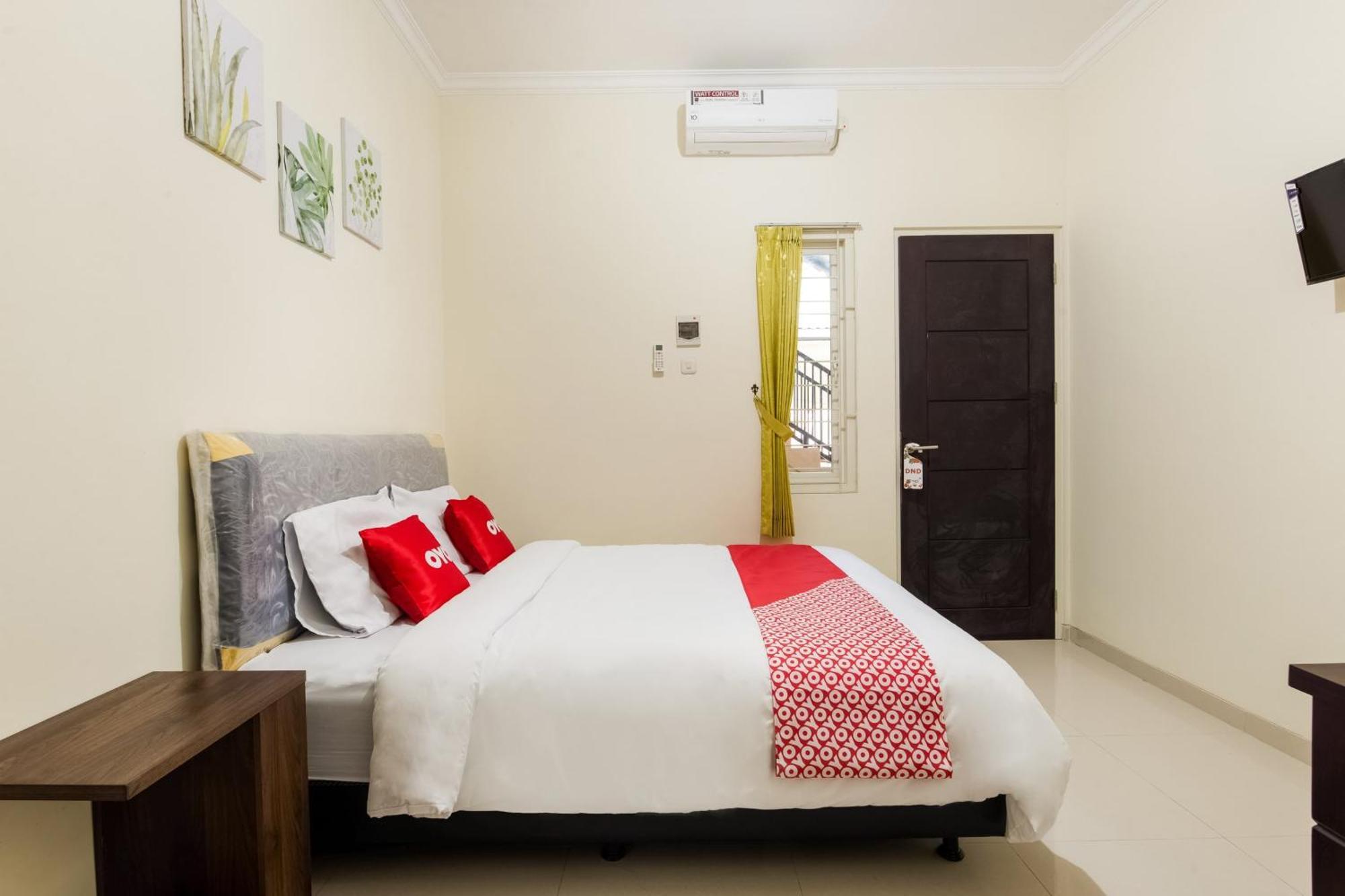 Oyo Life 3398 Griya Rm 19 Syariah Hotel Surabaya Kültér fotó